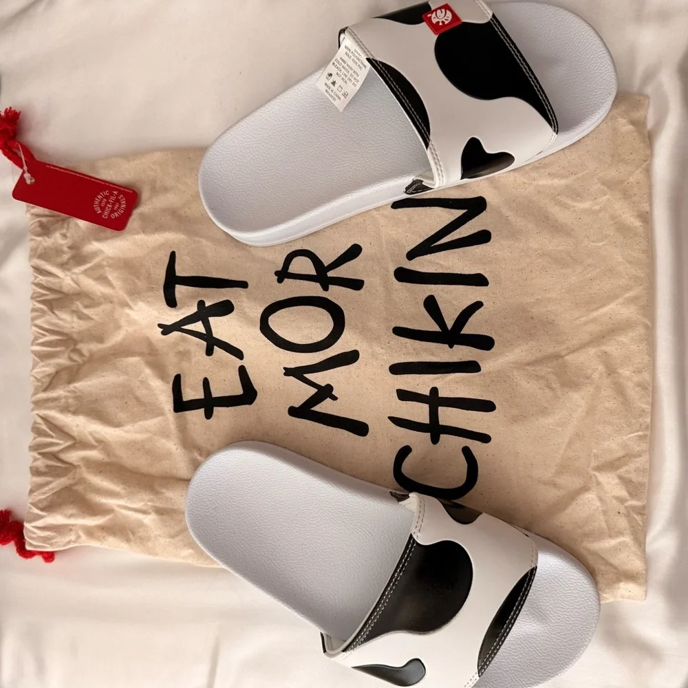 Chick-fil-A Cow Slides + Cooler Pouch + “Eat Mor Chikin” Tote (NWT) - Picture 7 of 12